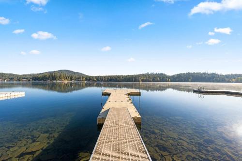Loon Lake House | Loon Lakeside Dockside Retreat
