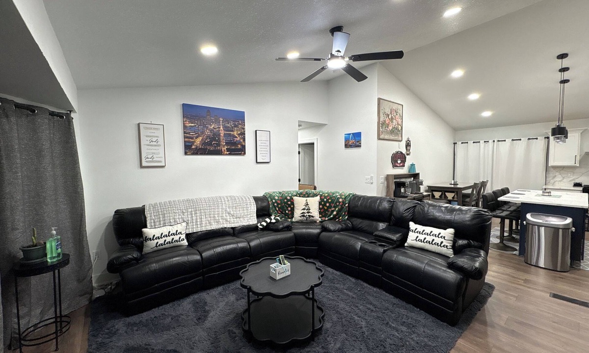 Des Moines House | Lovely 4-bedroom house in peaceful Des Moines close to all Downtown attractions.
