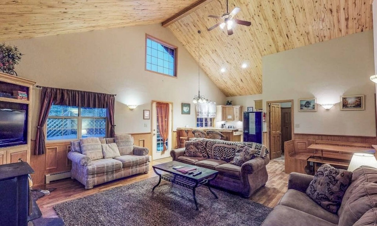 South Fork Cabin | Lovely cabin on pond with balcony, outdoor fire, and private hot tub