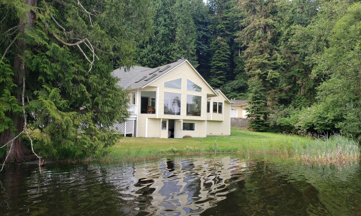 Lake Goodwin House | Lovely Lake Crabapple Lakefront Home