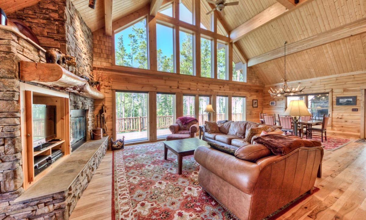 Big Sky House | Lovely Lodge with close Ski Access! Home Theater! Hot Tub!