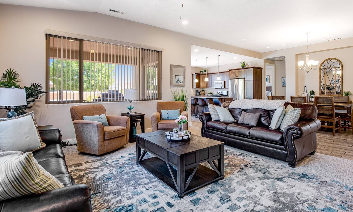 Santa Clara House | Lovely Retreat with Snow Canyon Views, Shared Pools, Private Hot Tub, AC, WiFi