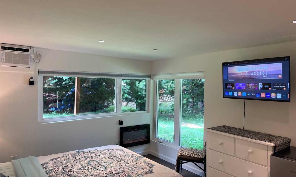 Martha Lake Apartment | Lovely Studio in peaceful Lynnwood with AC