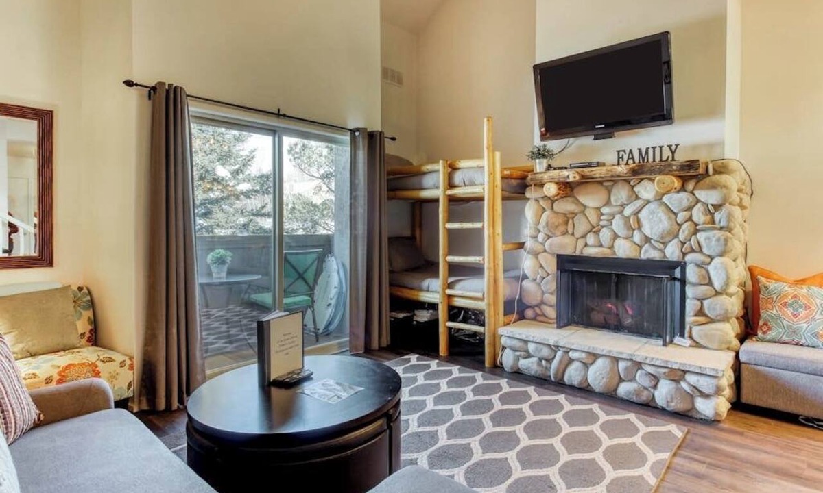 Elkhorn Village Apartment | Lovely Studio Remodeled in 2020 with Shared Pool, Hot Tub & Lift Access