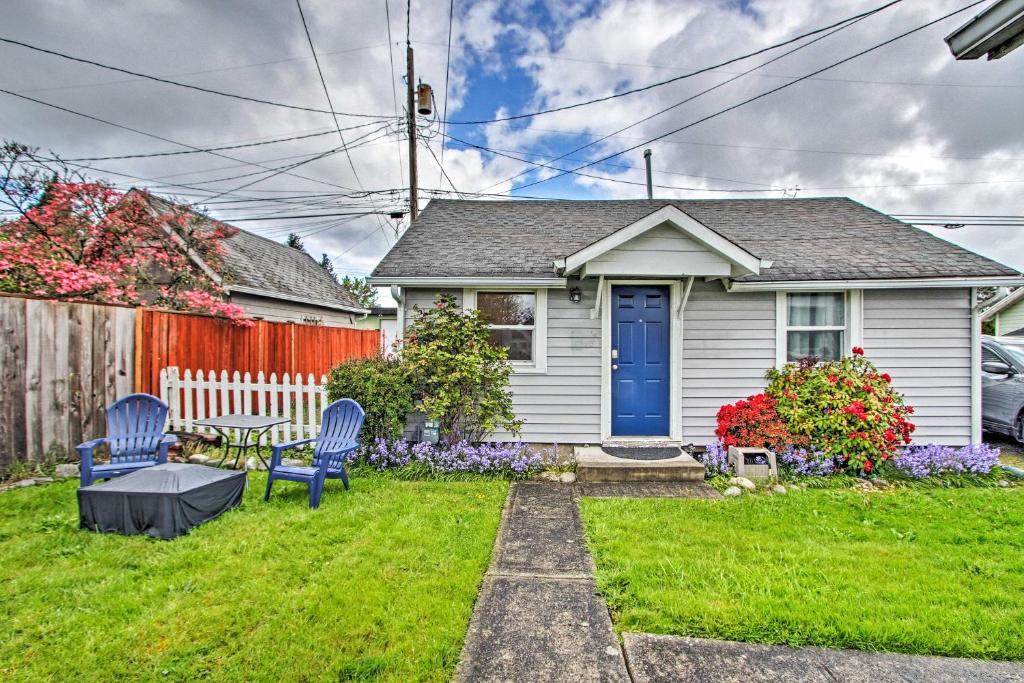 Central Tacoma House | Lovely Tacoma Cottage with Fire Pit, Near Dtwn!