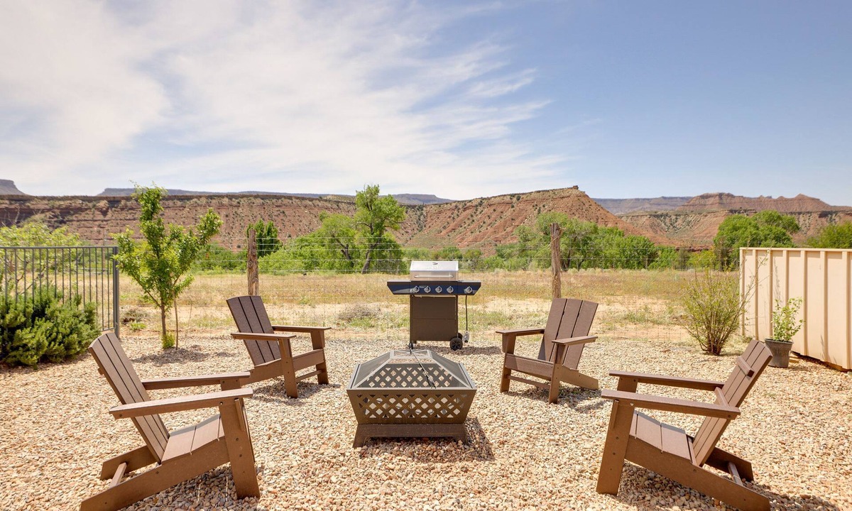 Virgin House | Lux Zion Dark Sky Sanctuary: Hot Tub & Fire Pit