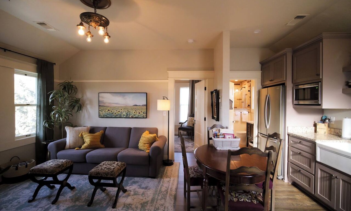 Siskiyou-Hargadine Historic District Apartment | Luxurious 2 BR Red McCall Suite in historic Ashland. Features mountain views, a private deck, shared hot tub access, and a full kitchen. Sleeps 6. Walk to OSF and downtown shops/restaurants!