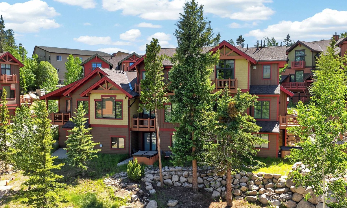 Bear Crossing House | Luxurious 3 bed, private hot tub, views, 1 car garage parking
