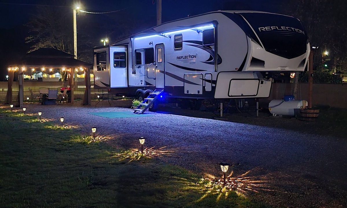 Forks House | Luxurious 37' 5th Wheel. Enjoy all the fun of Glamping