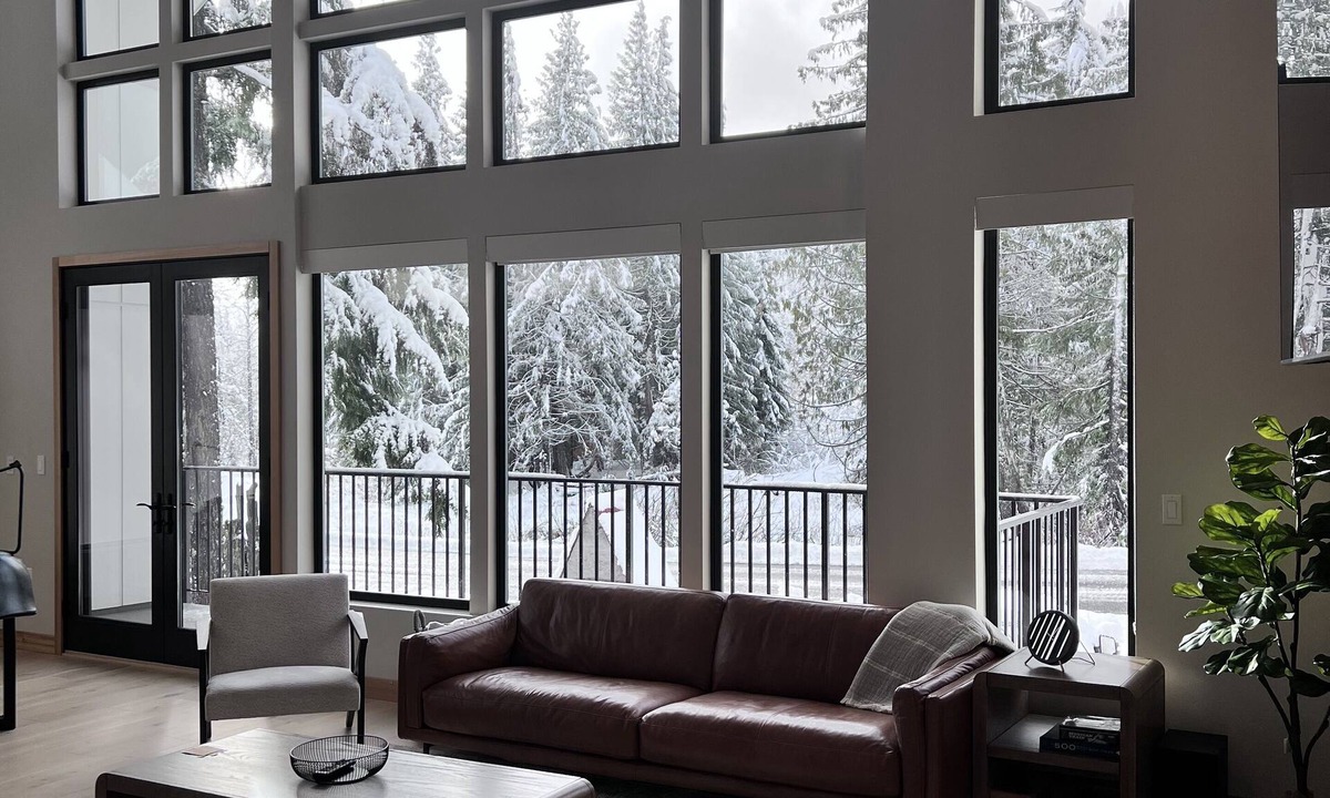 Hyak Cabin | Luxurious getaway w/spacious sauna, 7-person hot tub, 2 master suites, scenic v