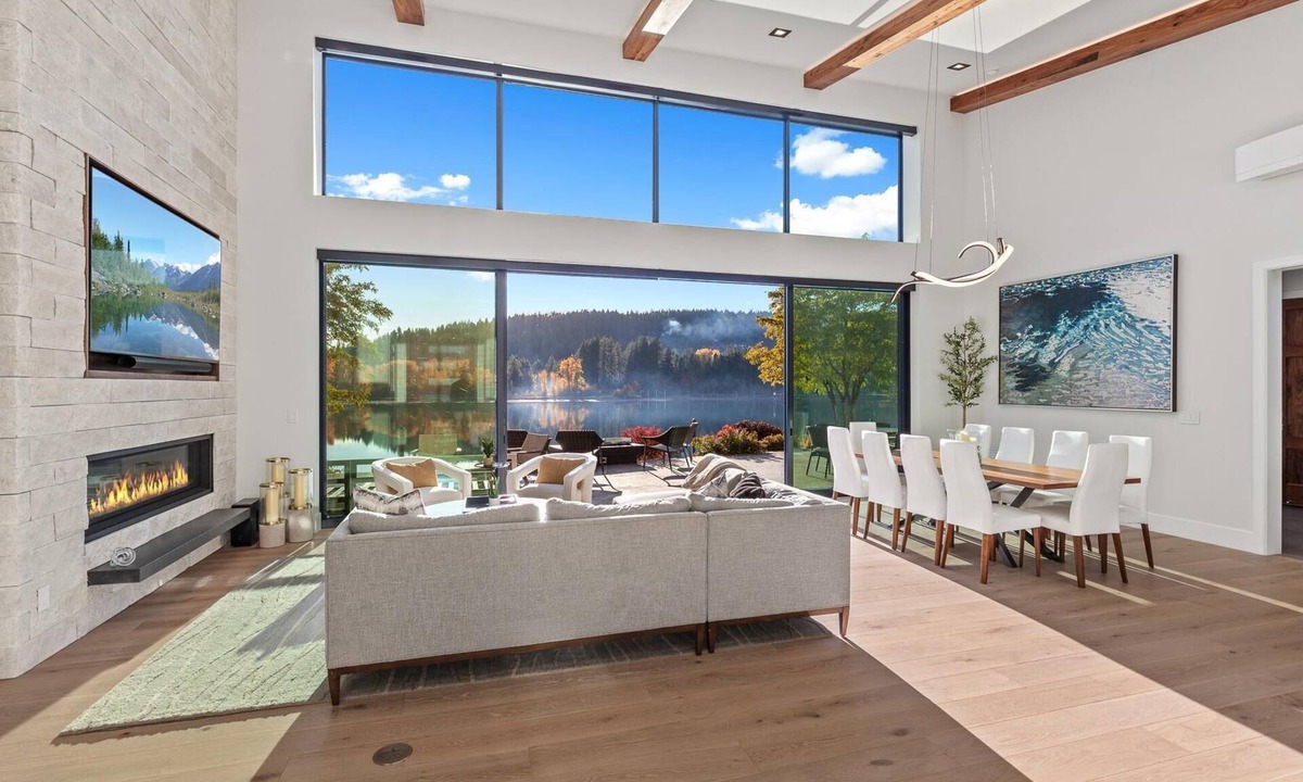 Coeur d'Alene House | Luxurious waterfront estate on the Spokane River just minutes from CDA Lake