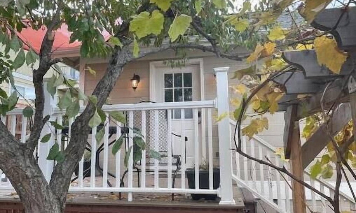 Ashland Apartment | Luxuriously comfortable & peaceful getaway downtown Ashland, with views.