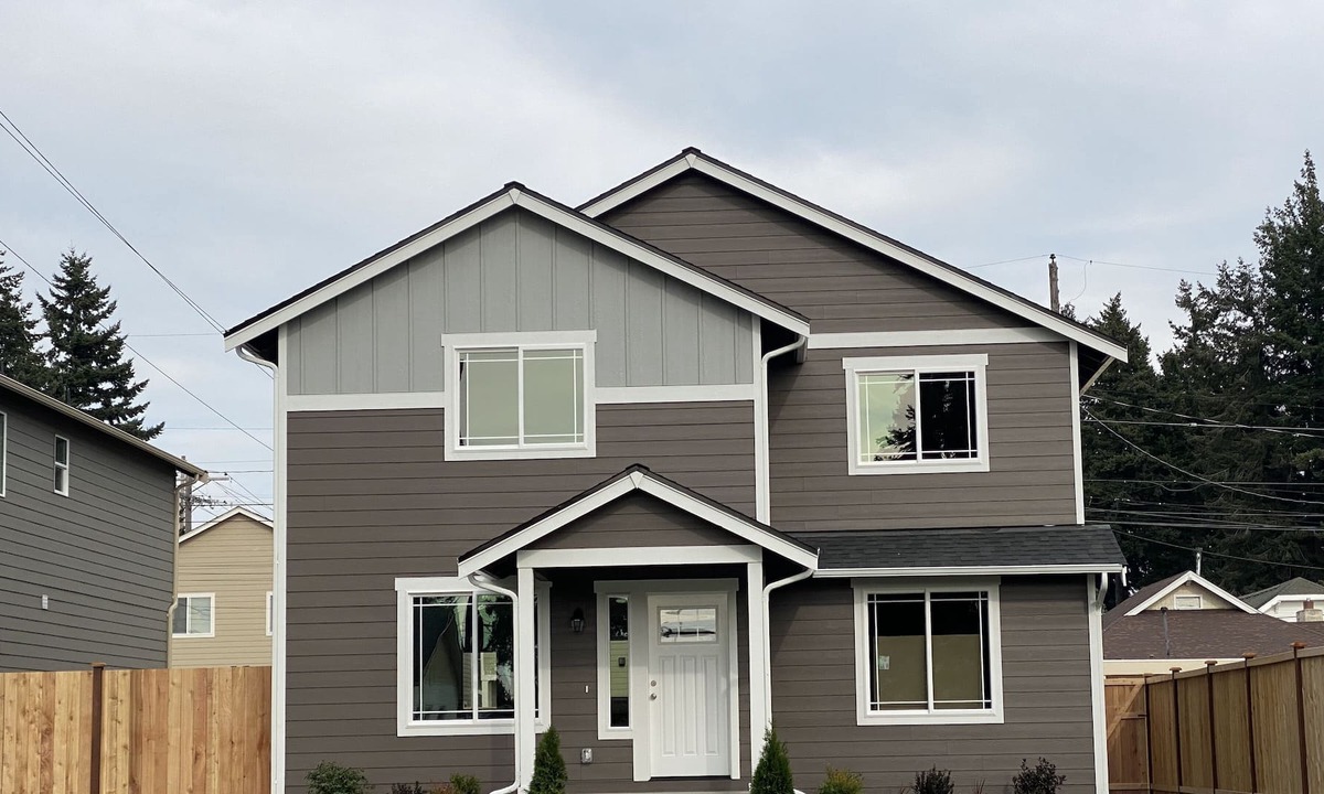 South Tacoma House | Luxury 3 Bed, 3 Bath, Garage, Gym, Dog-Friendly