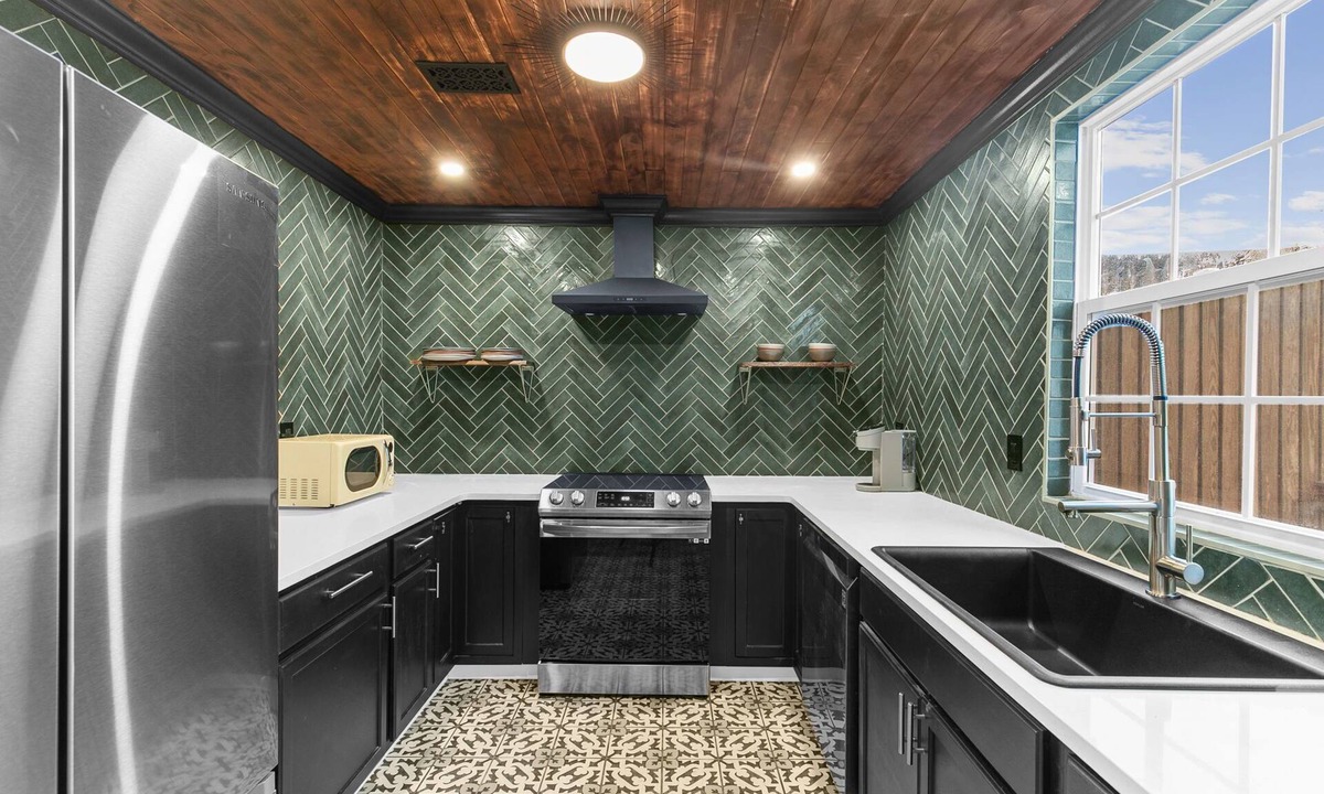 Birmingham House | Luxury BOHO Highland Park Townhouse