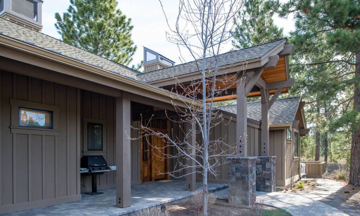 Sunriver Cabin | Luxury Cabin with Access to Forest House