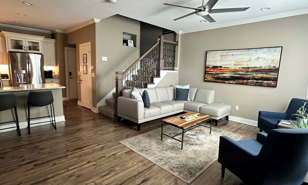 Downtown Des Moines Condo | Luxury condo. 2 car garage, rooftop patio. Perfect for work or play!