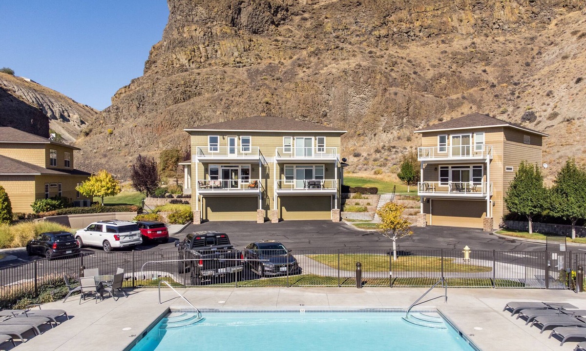 Quincy House | Luxury @ Crescent Bar! Pool & Free Golf!