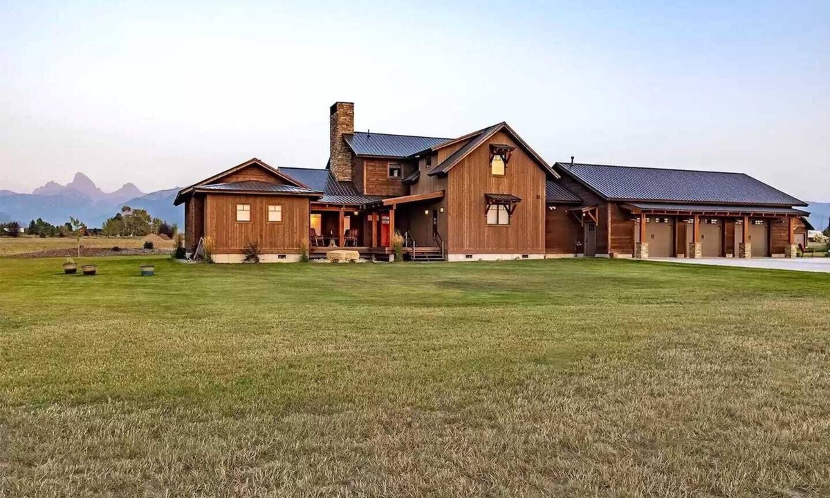 Hastings Farm House | Luxury Family Home with Full Teton Views + Hot Tub
