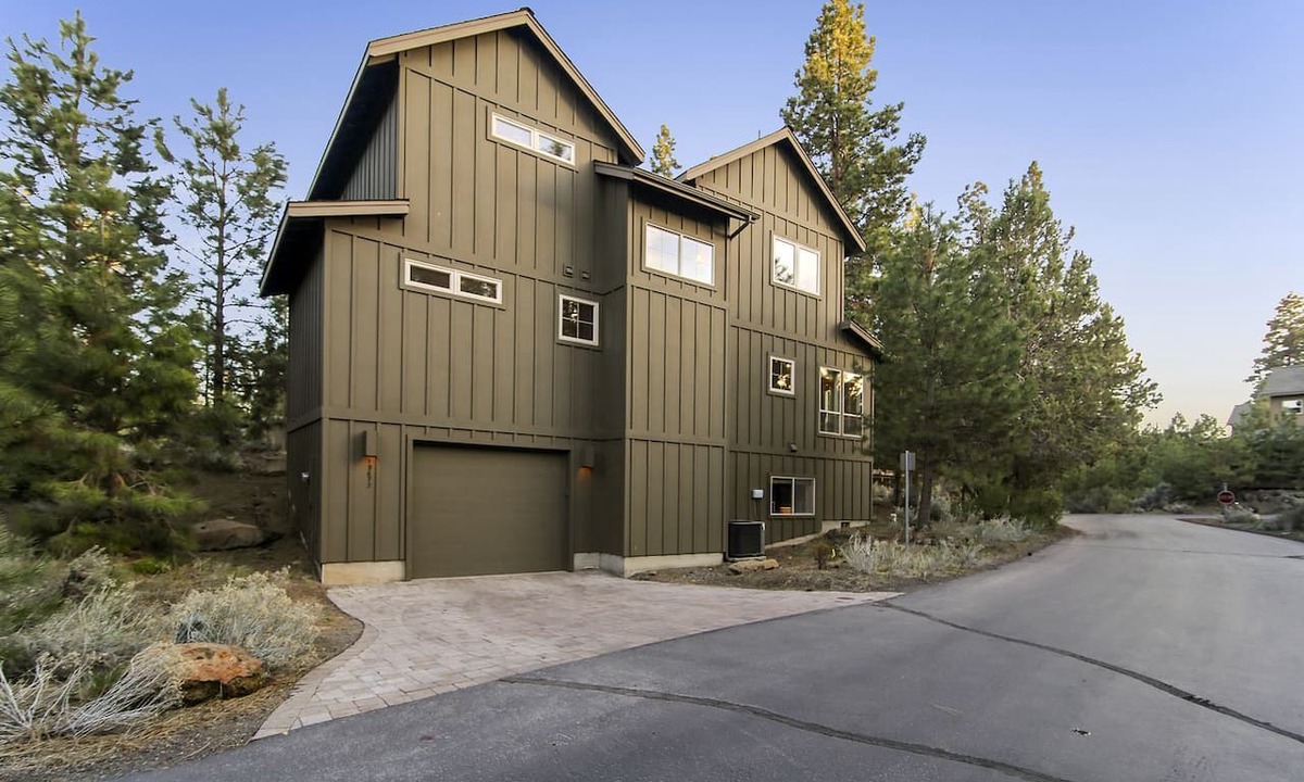 RiverWild Cabin | Luxury Family Resort Cabin with Pool, Hot Tub, and Deschutes River Trail Access in Bend, Oregon