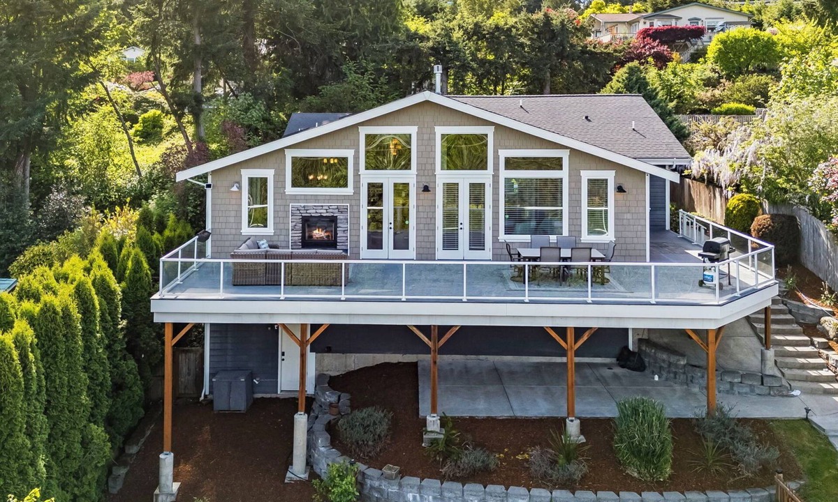 Gig Harbor House | Luxury Harbor Retreat - Walk to Waterfront - Views with Large Deck