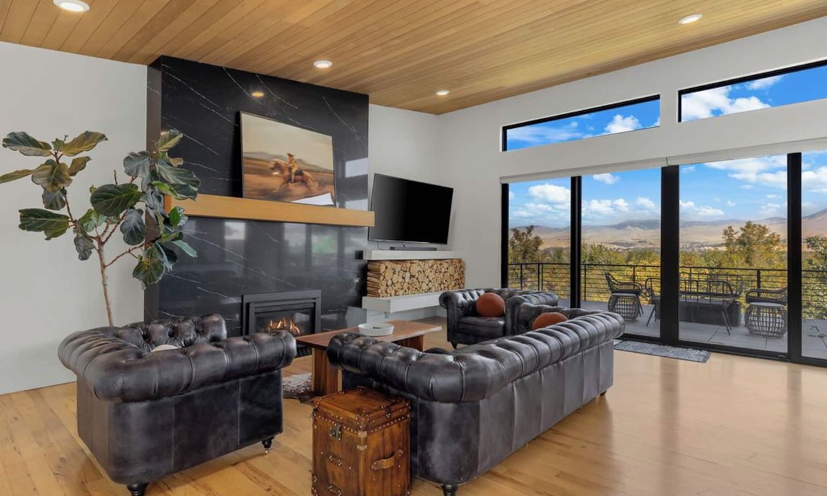 Central Rim Villa | Luxury HGTV "Boise Boys" View House. Sleeps 10. Hot Tub, Sauna, Scenic Views