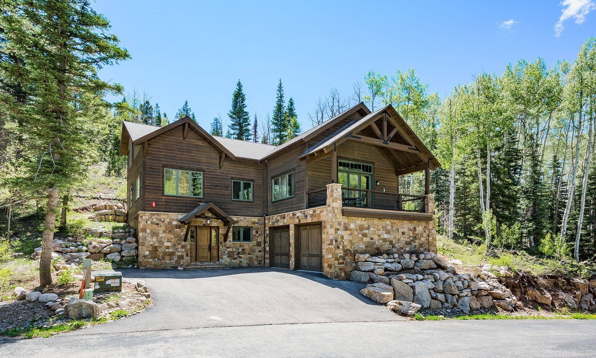 Purgatory House | Luxury Home Across from Purgatory with Great Views