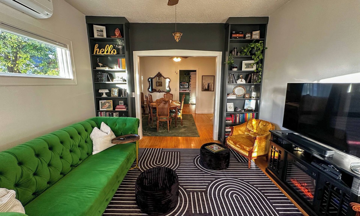 Irving Park Apartment | Luxury home + Huge yard in Avondale Logan Square