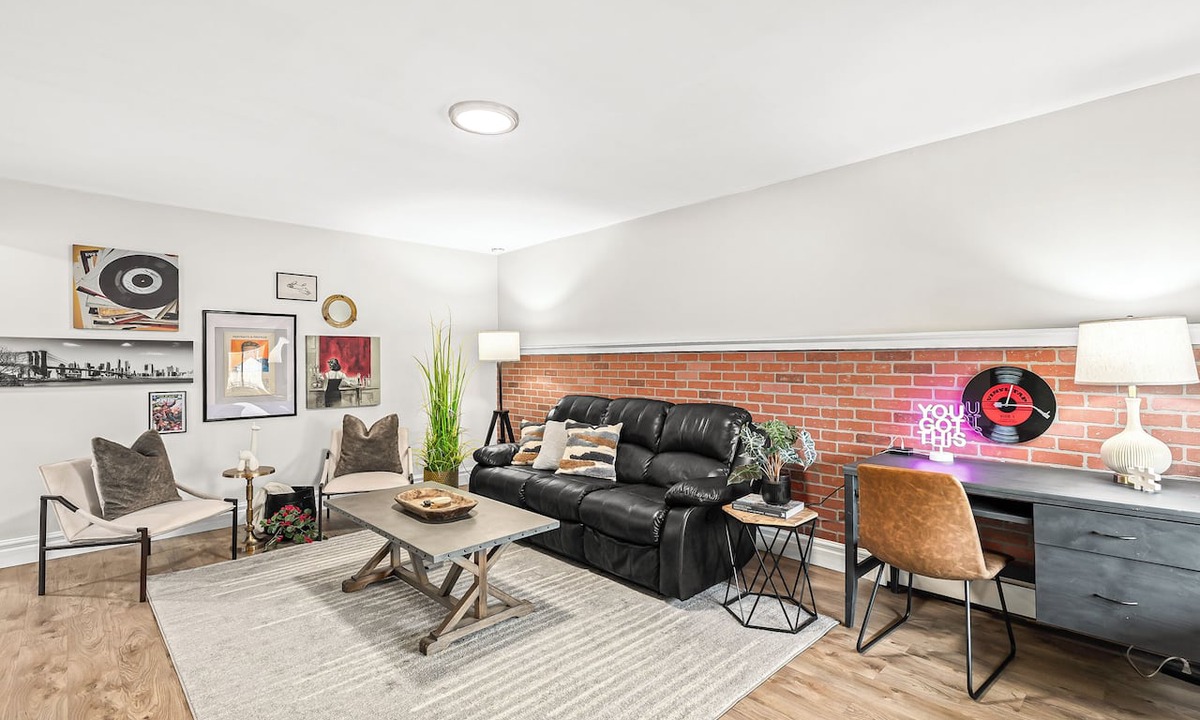 Mount Clemens Apartment | Luxury King Suite | Newly Renovated in Mt. Clemens