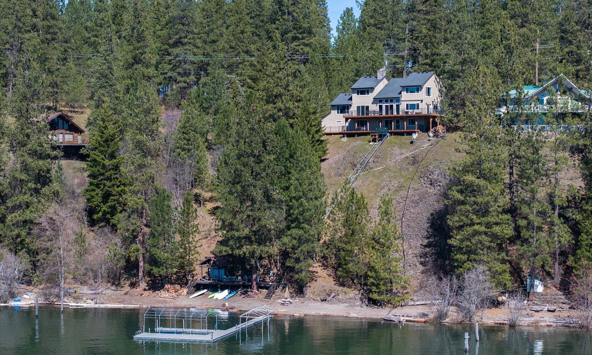 Worley House | Luxury Lakefront Home w/Dock & Beach – Sleeps 12