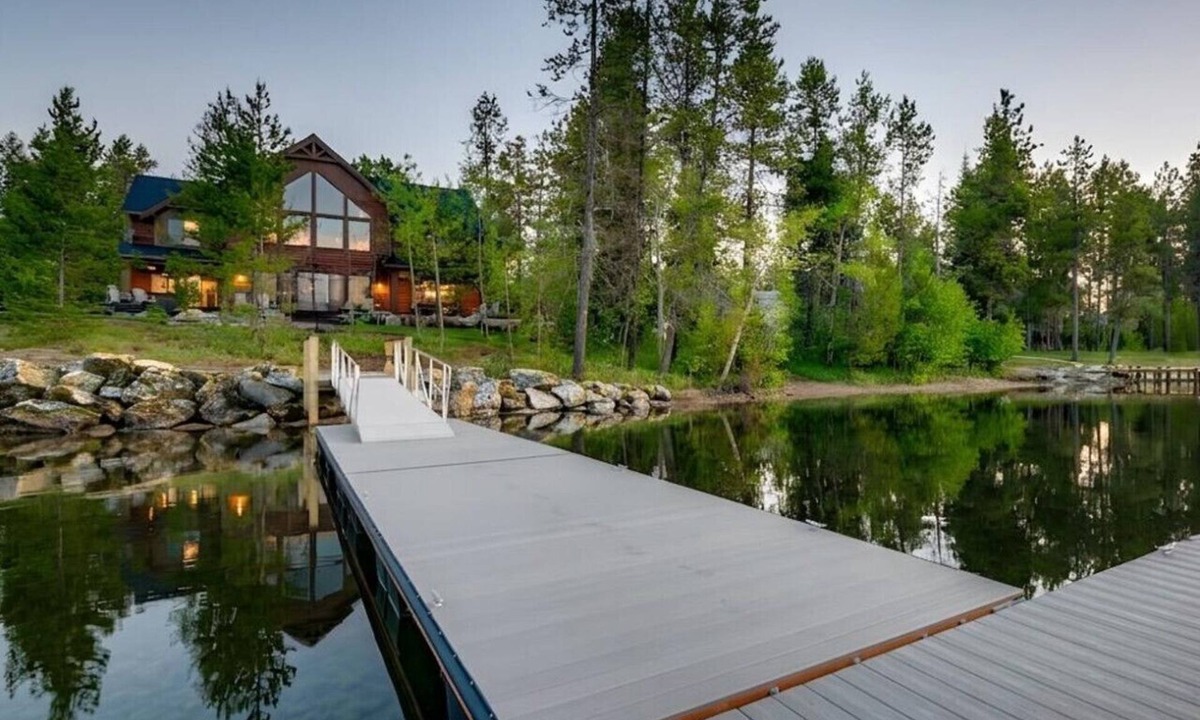 Tamarack Resort Cabin | Luxury Lakefront Lodge | Private Dock | Hot Tub