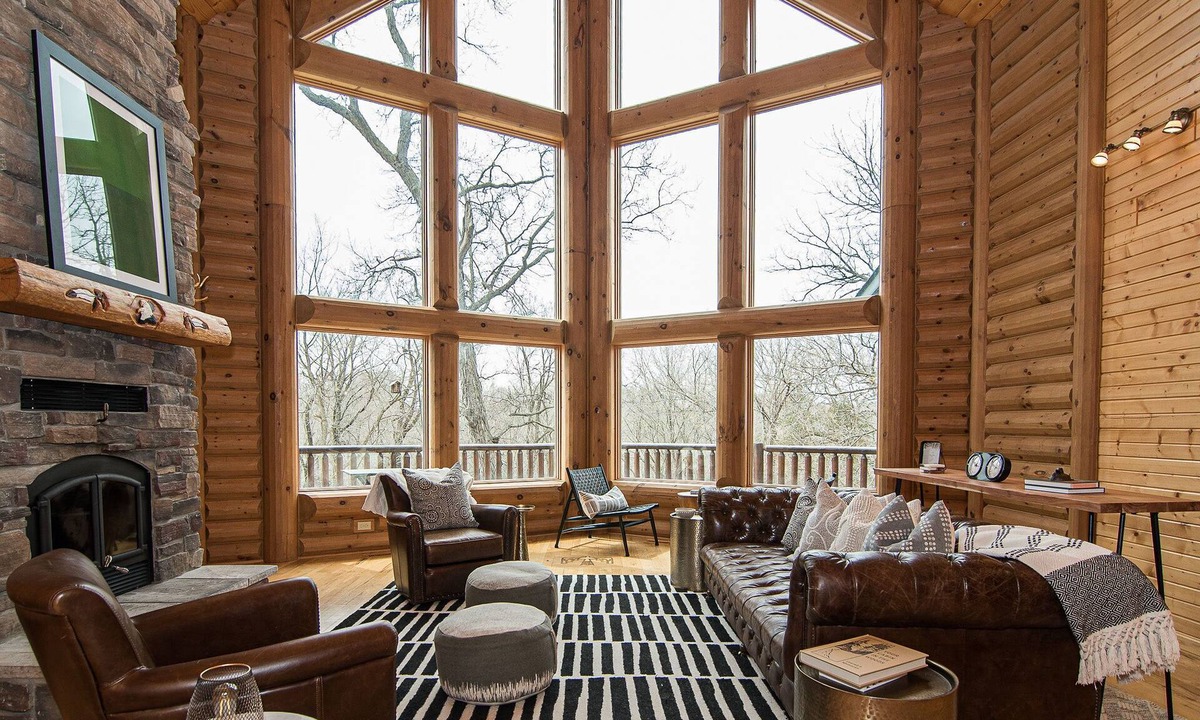 Durango House | Luxury Lodge Near Galena, Field of Dreams & Skiing, 6 Private Suites