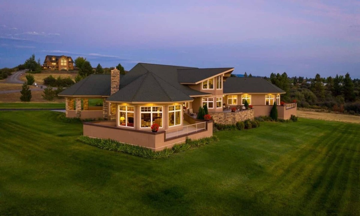 Chiloquin Villa | Luxury Mansion near Crater Lake!