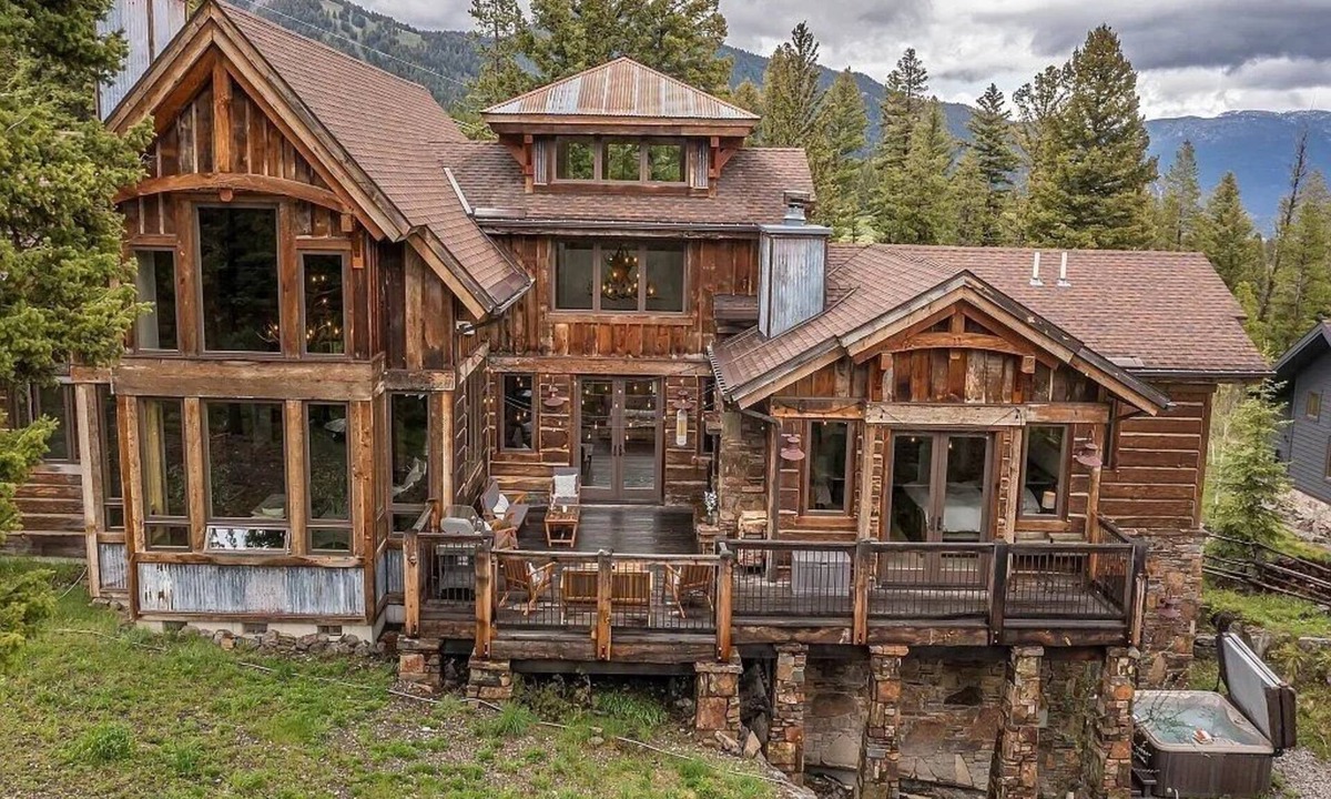 Spanish Peaks Cabin | Luxury Mountain Retreat: SPA, Deck, 2 Living Spaces