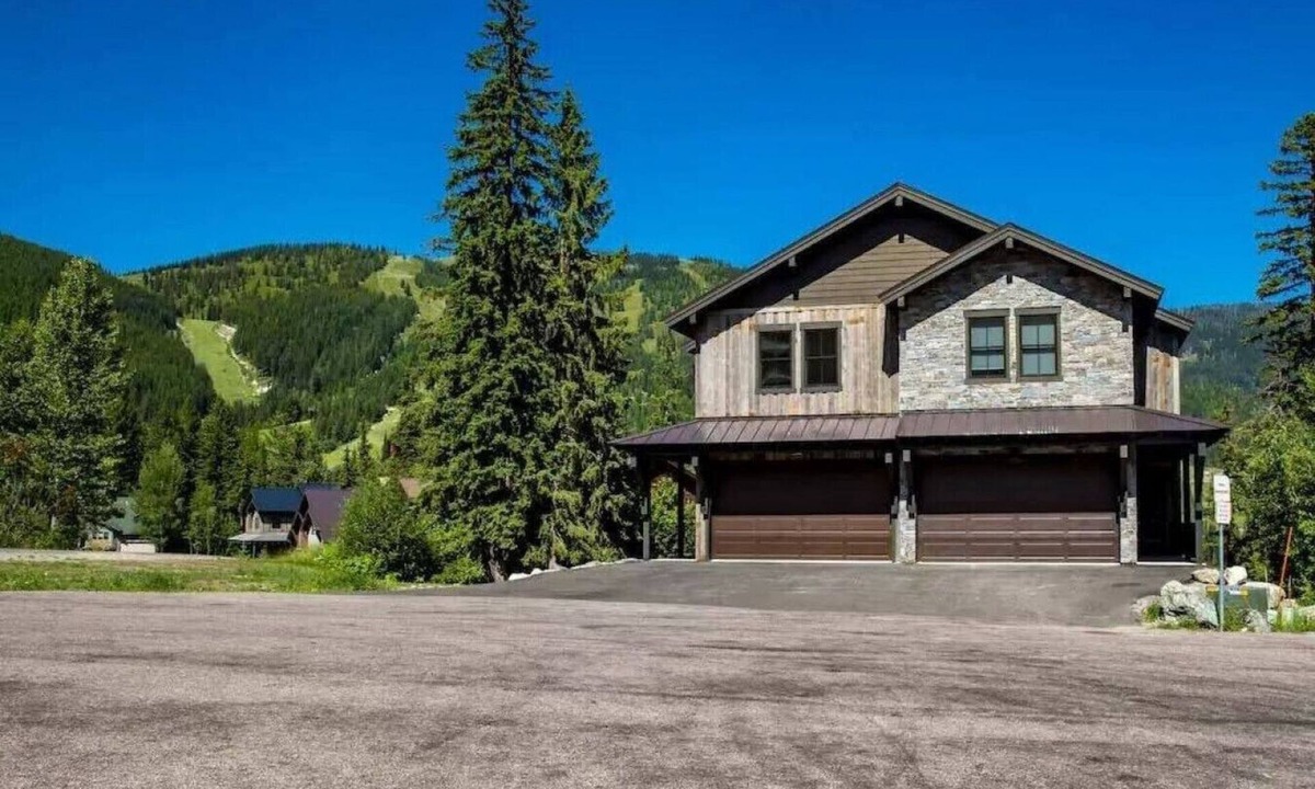 Whitefish Villa | Luxury on Whitefish Mountain! 9BD 5.5BA Sleeps 25!