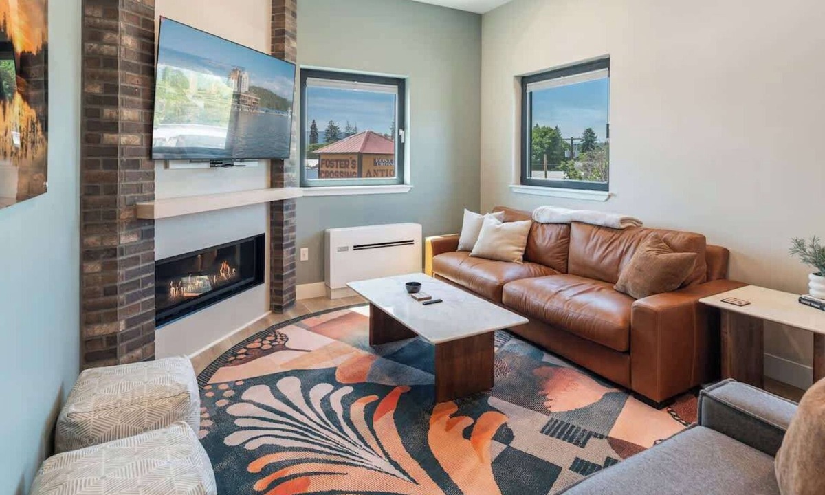 Sandpoint Condo | Luxury Sandpoint Escape w/Rooftop Spa | Downtown