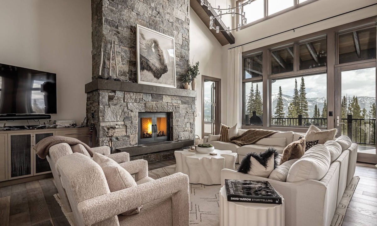 Spanish Peaks House | Luxury Townhome with Hot Tub! Game Room! Firepit!