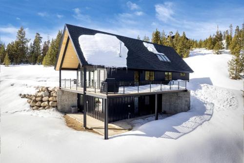 Winter Park Highlands Villa | Luxury Villa with Ping-Pong Table and Design Interior in Tabernash, Colorado