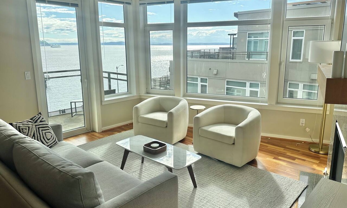 Downtown Seattle Condo | Luxury Waterfront Condo - Steps to Pike Place, Top Floor, Views, AC & EV Parking