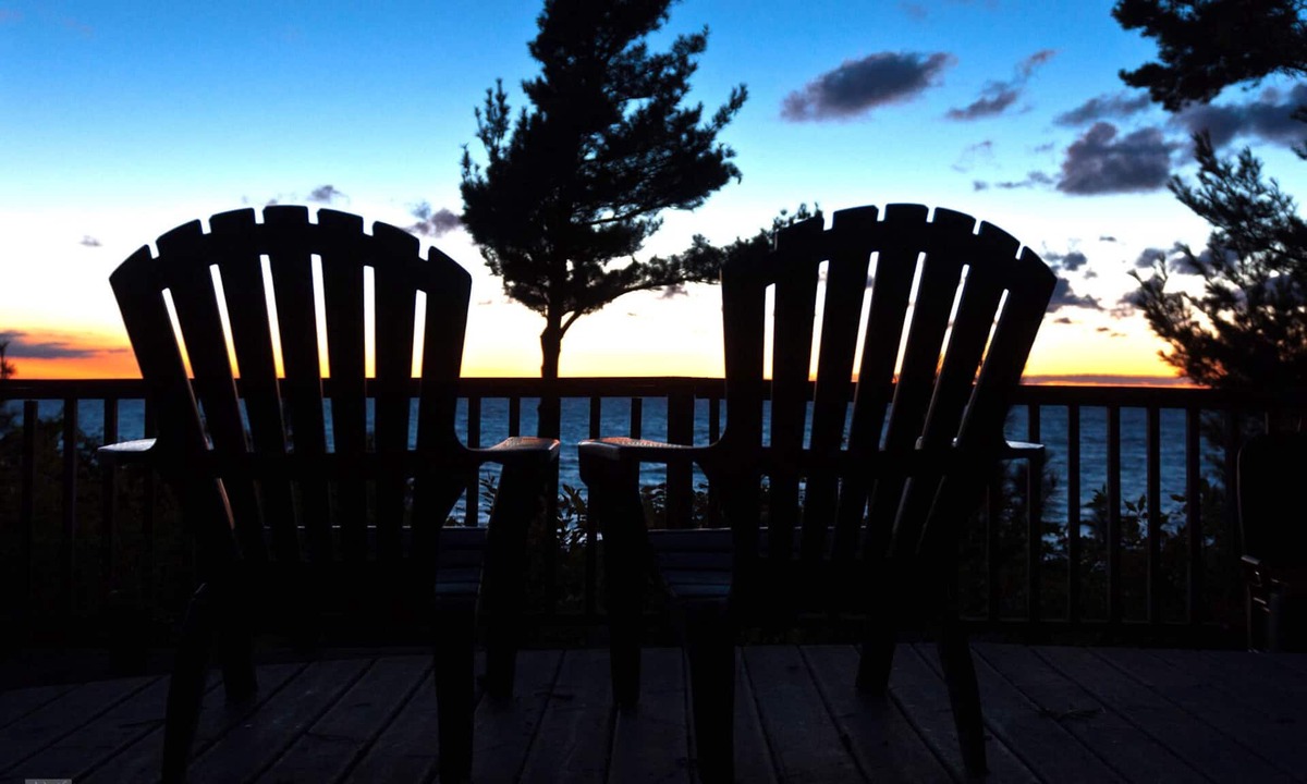Pentwater Cottage | Magical Beach House & Private Beach On Lake Michigan
