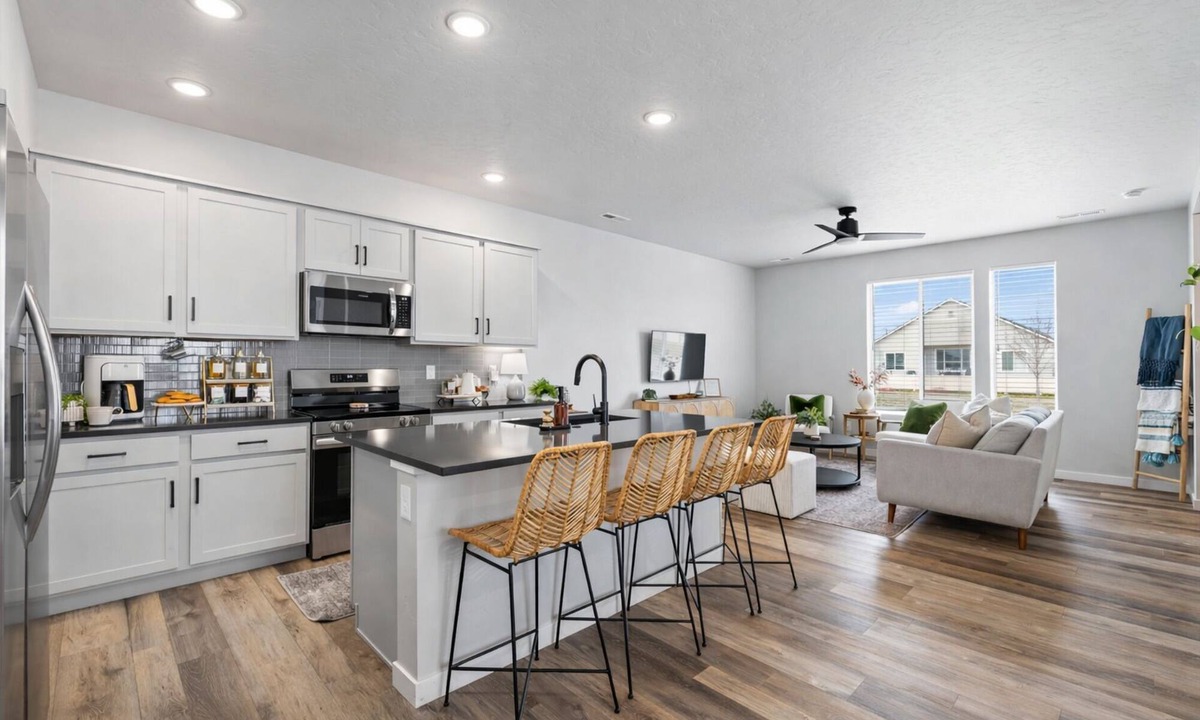 Meridian House | Magnolia Inspired, Waffle Bar, Playground, Great Location, Game Garage, Shops and Dining Nearby