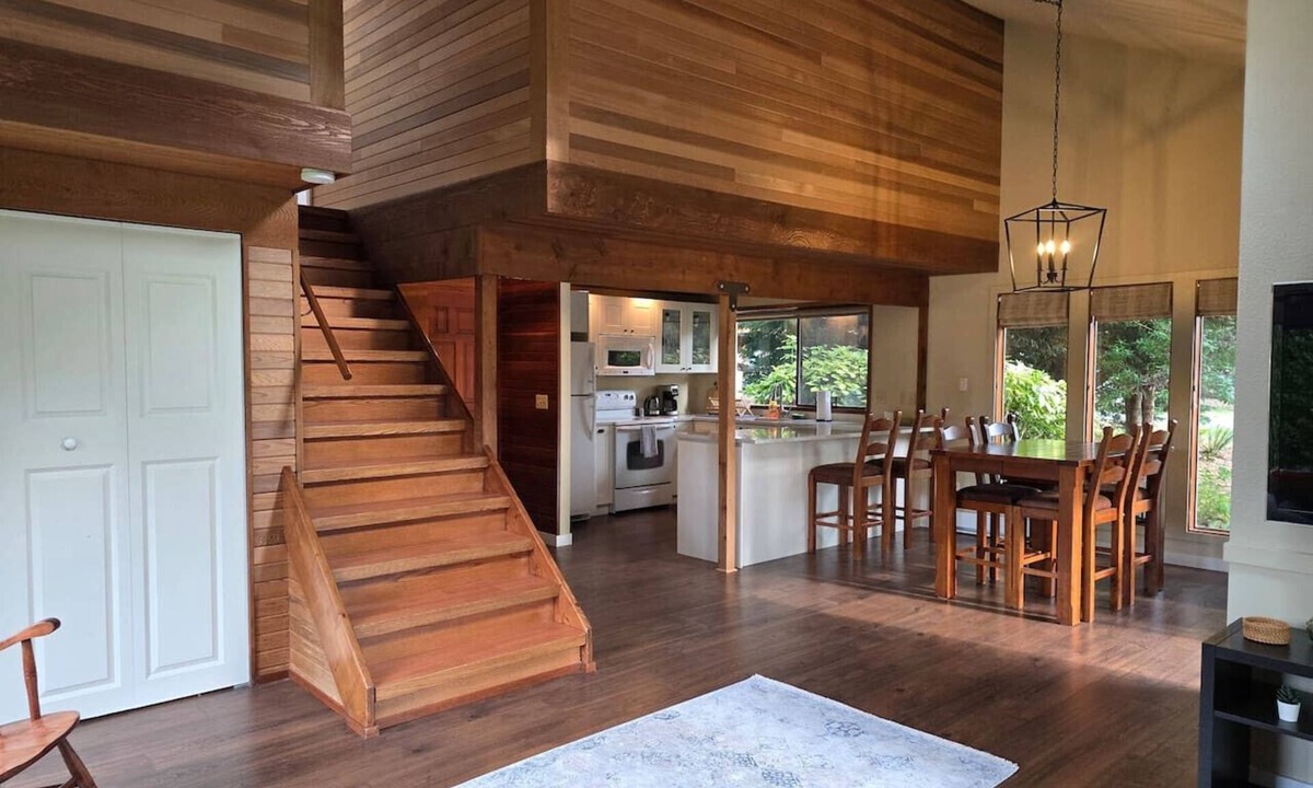 Point Roberts House | Maple Avenue Retreat - Large Patio Space and Lawn
