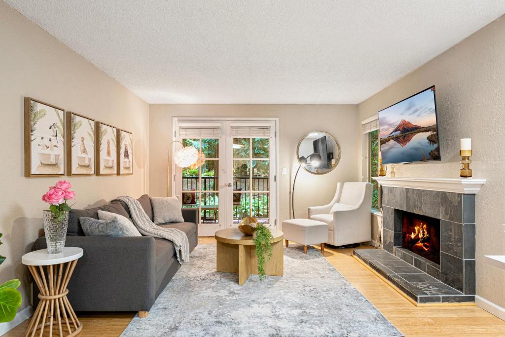 Redmond House | # Marbella Lane - Cozy Forest Cabin Min from DWNTN