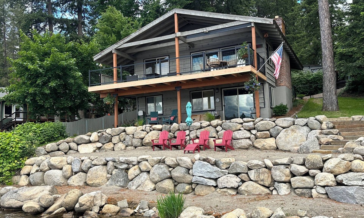 Newport House | “Margie” Sacheen Lakehouse with Private Dock and Beach