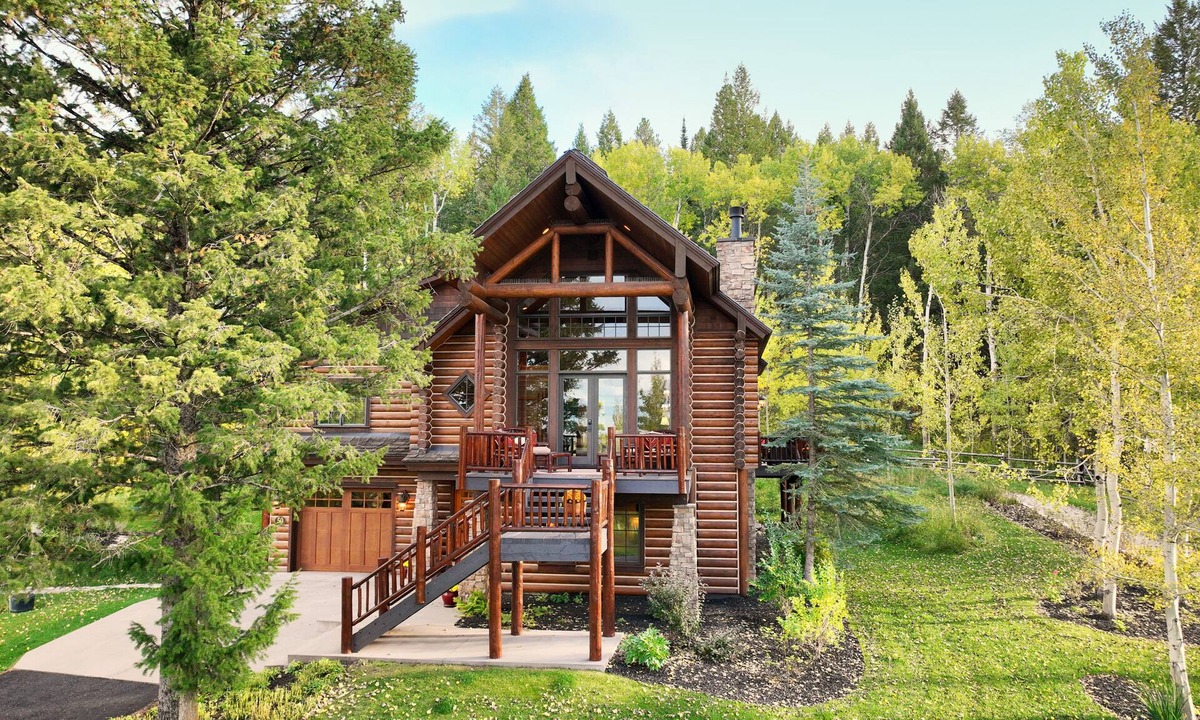 Victor House | Mayfly Cabin Borders Targhee National Forest w/New 8 Person Hot Tub & A/C