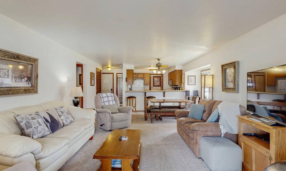 McCall Condo | McCall Townhome Pool & Walk To Lake