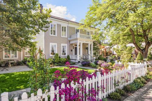 Jacksonville Hotel | McCully House Inn