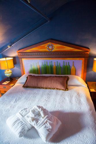 Forest Grove Cabin | McMenamins Grand Lodge