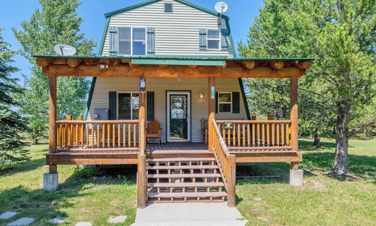Island Park House | Meadow and Mountain Views just 23 miles to Yellowstone