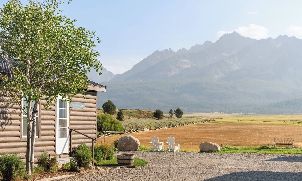 Stanley Cabin | Meadow Creek Suite #11