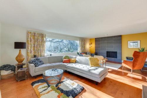 Medford House | Medford Vacation Rental w/En-Suite Bathrooms!